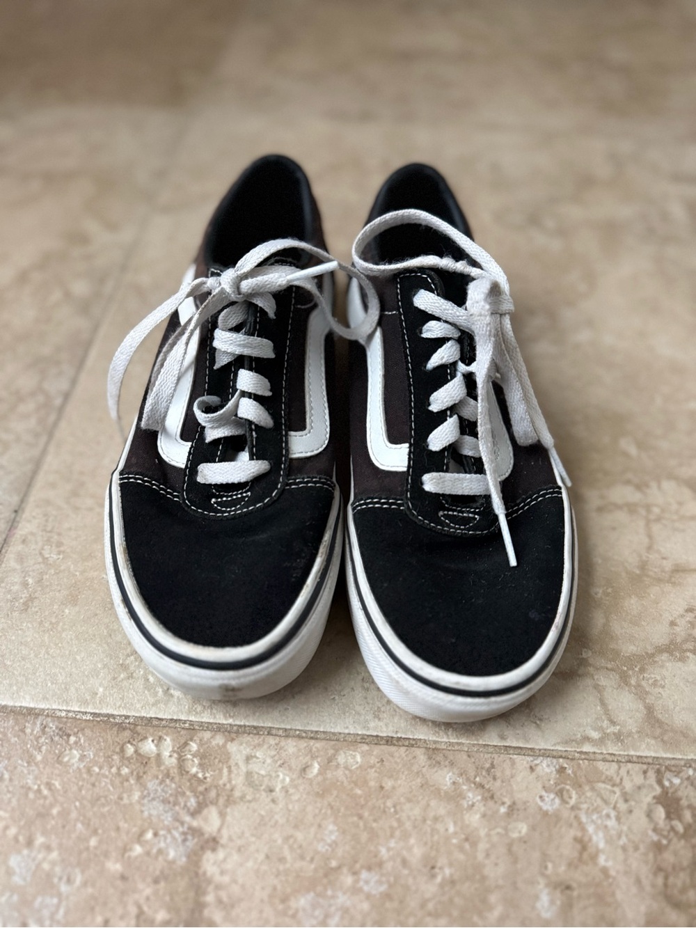 Vans Black and White Old Skool Low-Top Sneakers Women’s 6